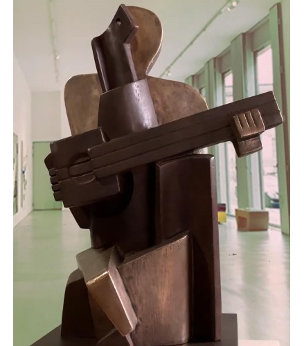 Big Guitarist Arlequin Casting Bronze