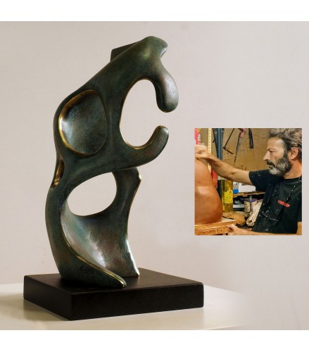 Sculpture Rodin's thinker spaces in green rusty bronze