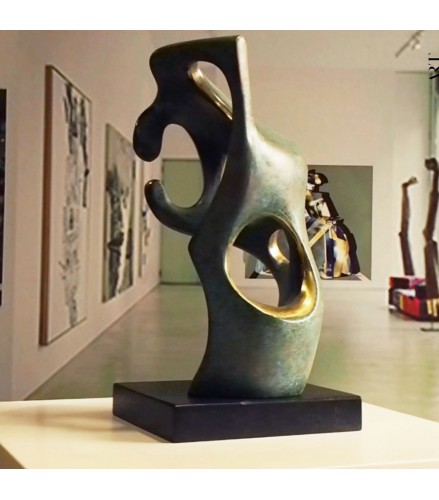 Sculpture Rodin's thinker spaces in green rusty bronze