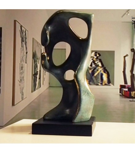 Sculpture Rodin's thinker spaces in green rusty bronze