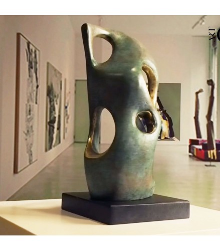 Sculpture Rodin's thinker spaces in green rusty bronze