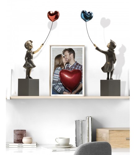 The girl and the balloon Big