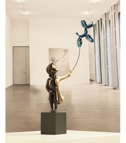 Child with balloon dog