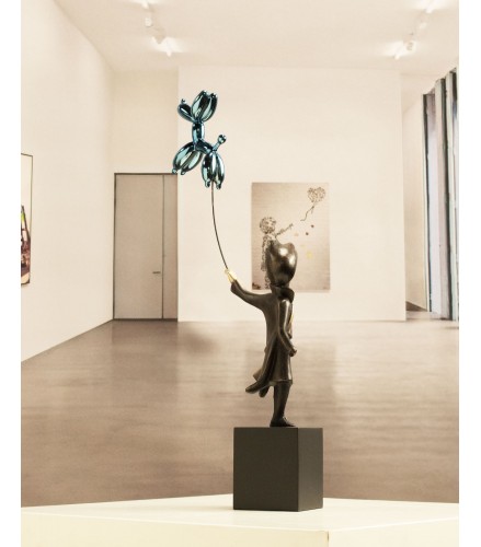 Child with balloon dog