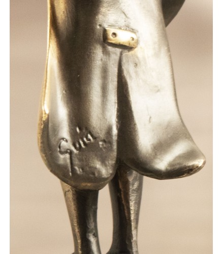 Child with balloon dog