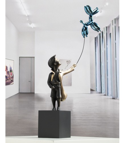 Child with balloon dog Big