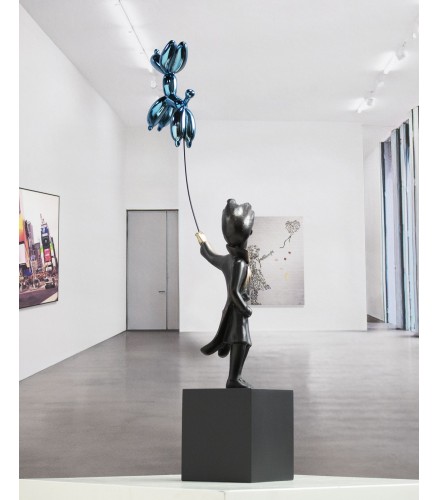 Child with balloon dog Big