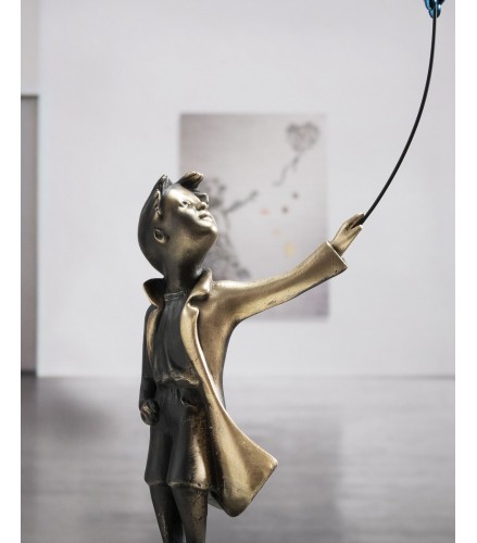 Child with balloon dog Big