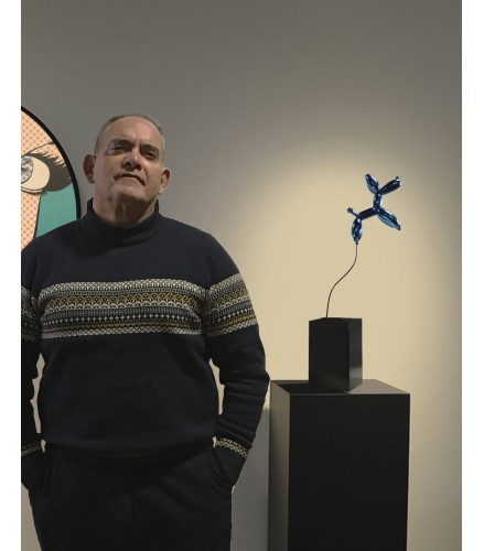 Weightless balloon dog blue