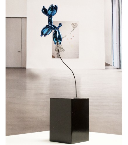 Weightless balloon dog blue