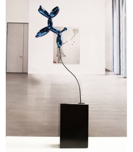 Weightless balloon dog blue