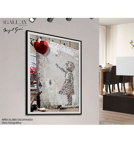 BALLOON GIRL ESCAPING