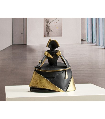 Cubist Menina Waving