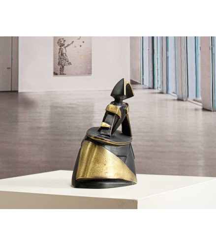 Cubist Menina Waving