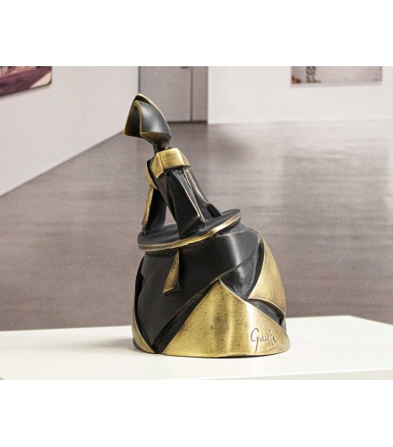 Cubist Menina Waving